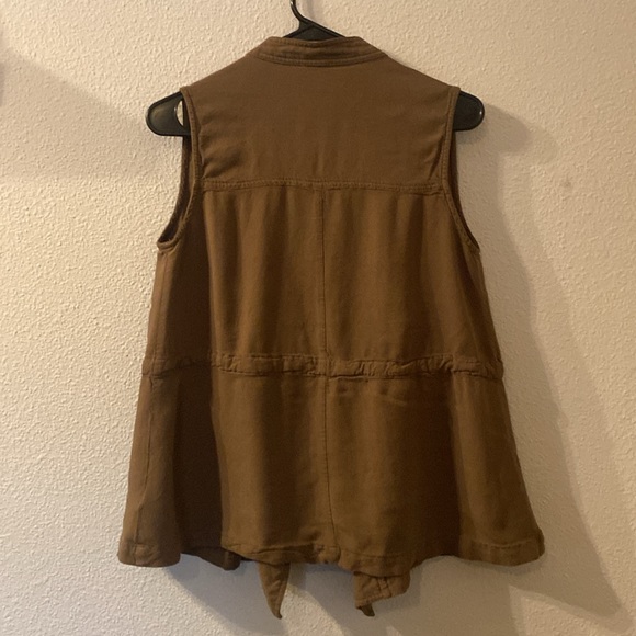 En Creme linen vest with pockets size small - Picture 6 of 6